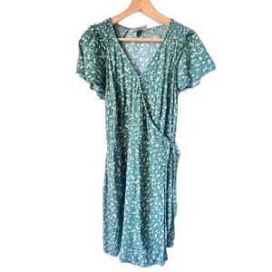 Romanic floral chip Women's dress picnic green white flowers tie pockets size S